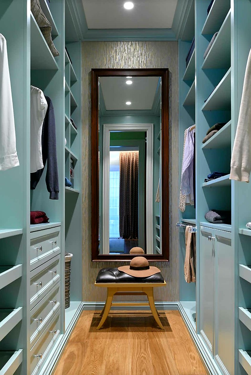 Параллельная гардеробная комната с большим зеркалом Гомель