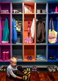 Детская цветная гардеробная комната Гомель