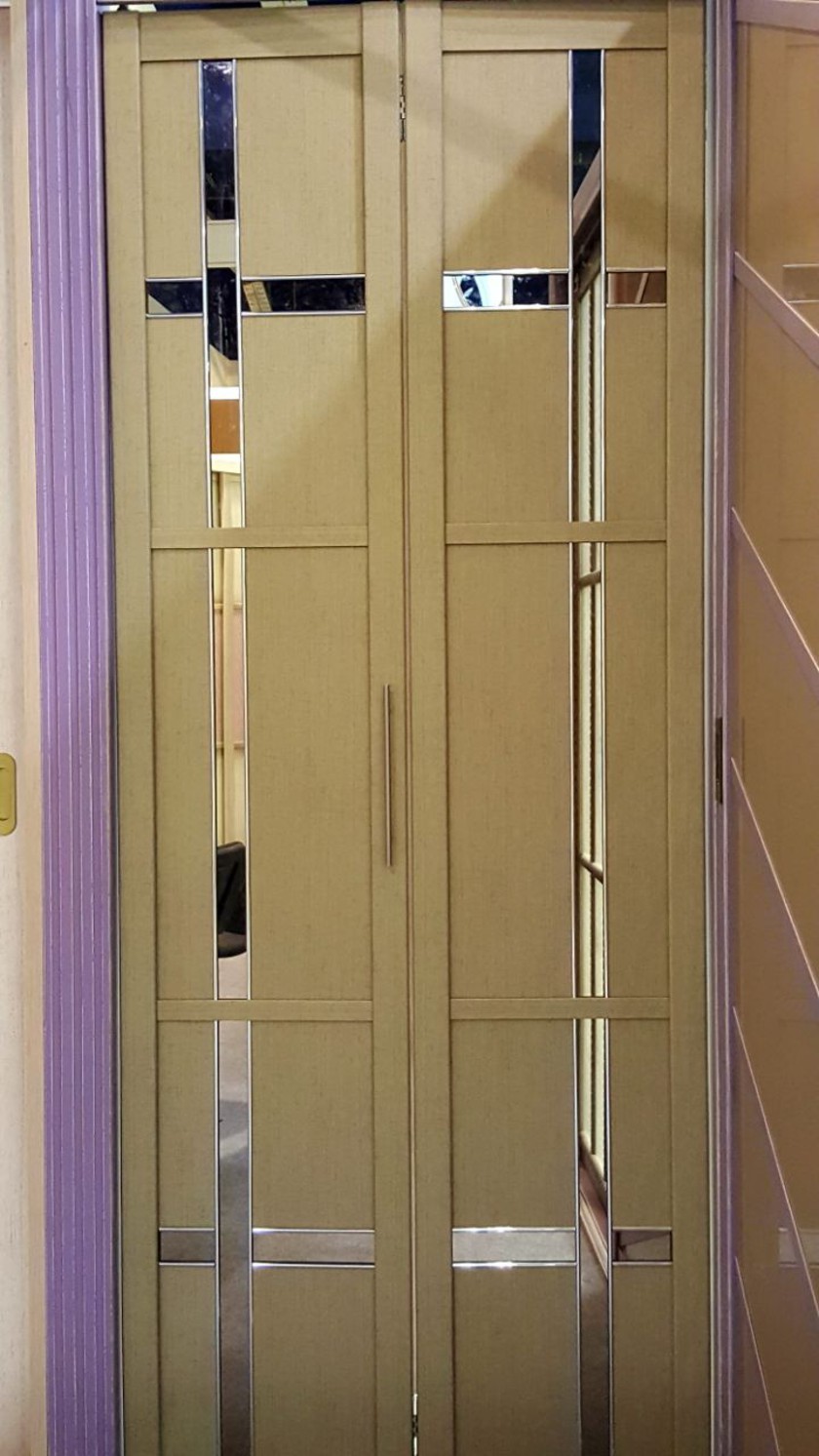 Двери гармошка шпонированные с зеркальным декором Гомель